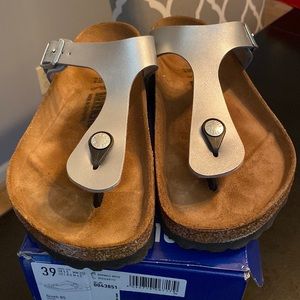 Womens Birkenstock Gizeh- Size 39 US size 8- Silver